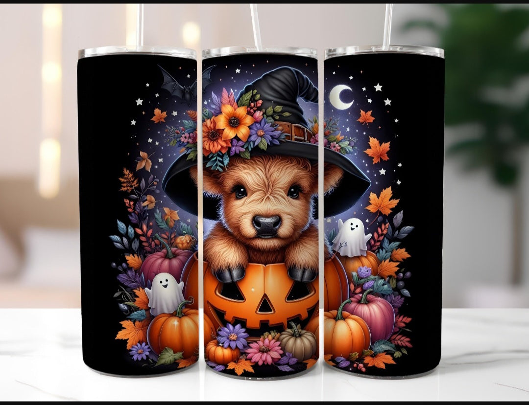 Zauberhafter Halloween-Becher Perfektes Herbstgeschenk mit Highland-Kalb & Kürbis