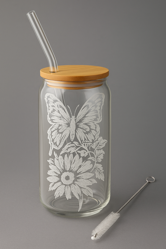 Glas Trinkbecher mit Glasstrohhalm von Hand graviert 500ml.